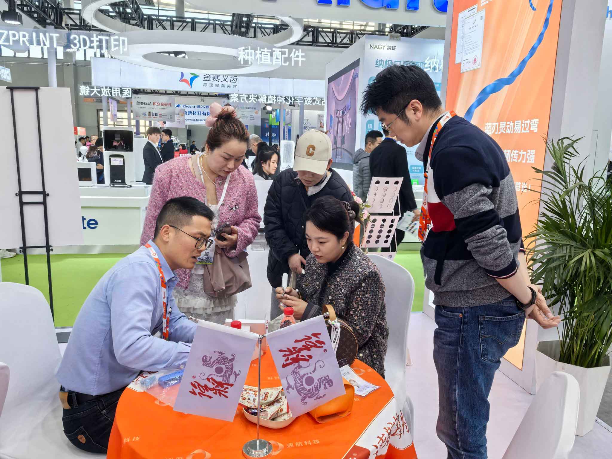 實(shí)力產(chǎn)品 · 學(xué)術(shù)鋒彩 | 東北國(guó)際口腔展完美收官！